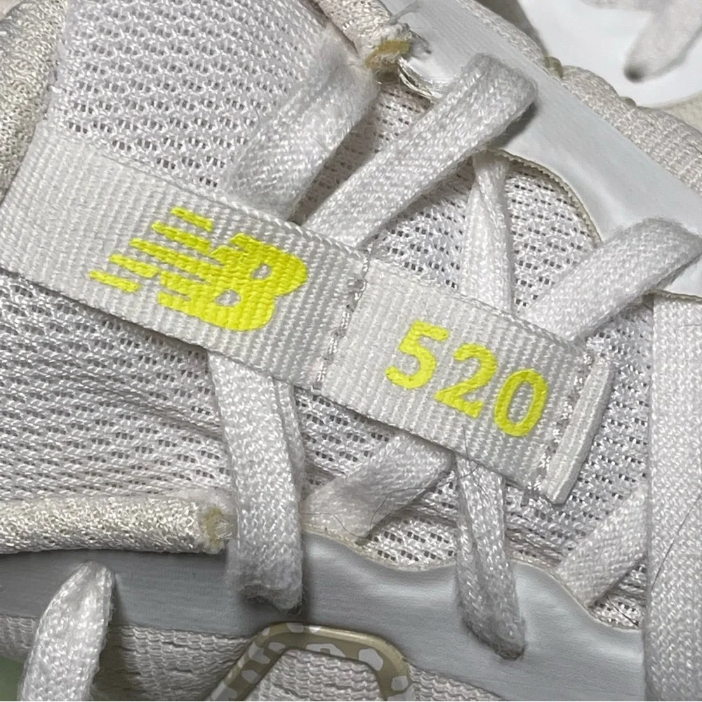 New Balance 520V8  Women's White Running Shoes Size 7.5B - Picture 4 of 16